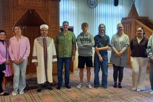 Schüler der Q2 erkunden Moschee mit Begeisterung