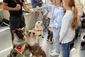 Rettungshunde zu Besuch an der Europaschule